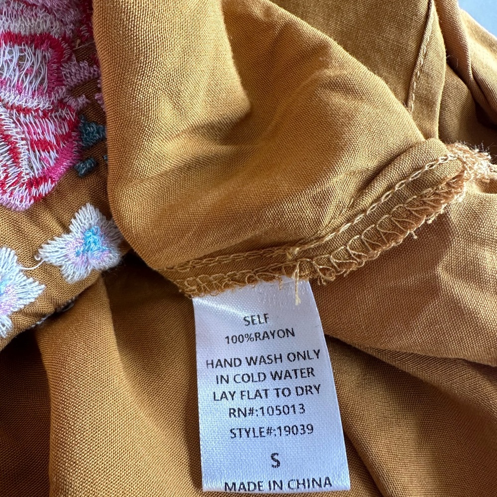 Savanna Jane embroidery blouse . - Picture 6 of 6